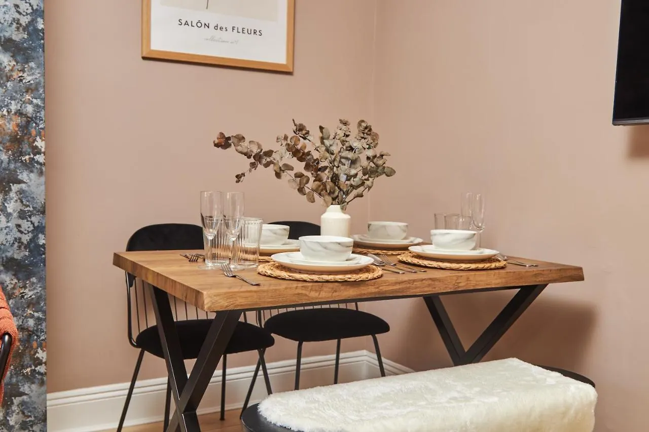Homebird Property - Haddon House Leeds  Leeds (West Yorkshire)